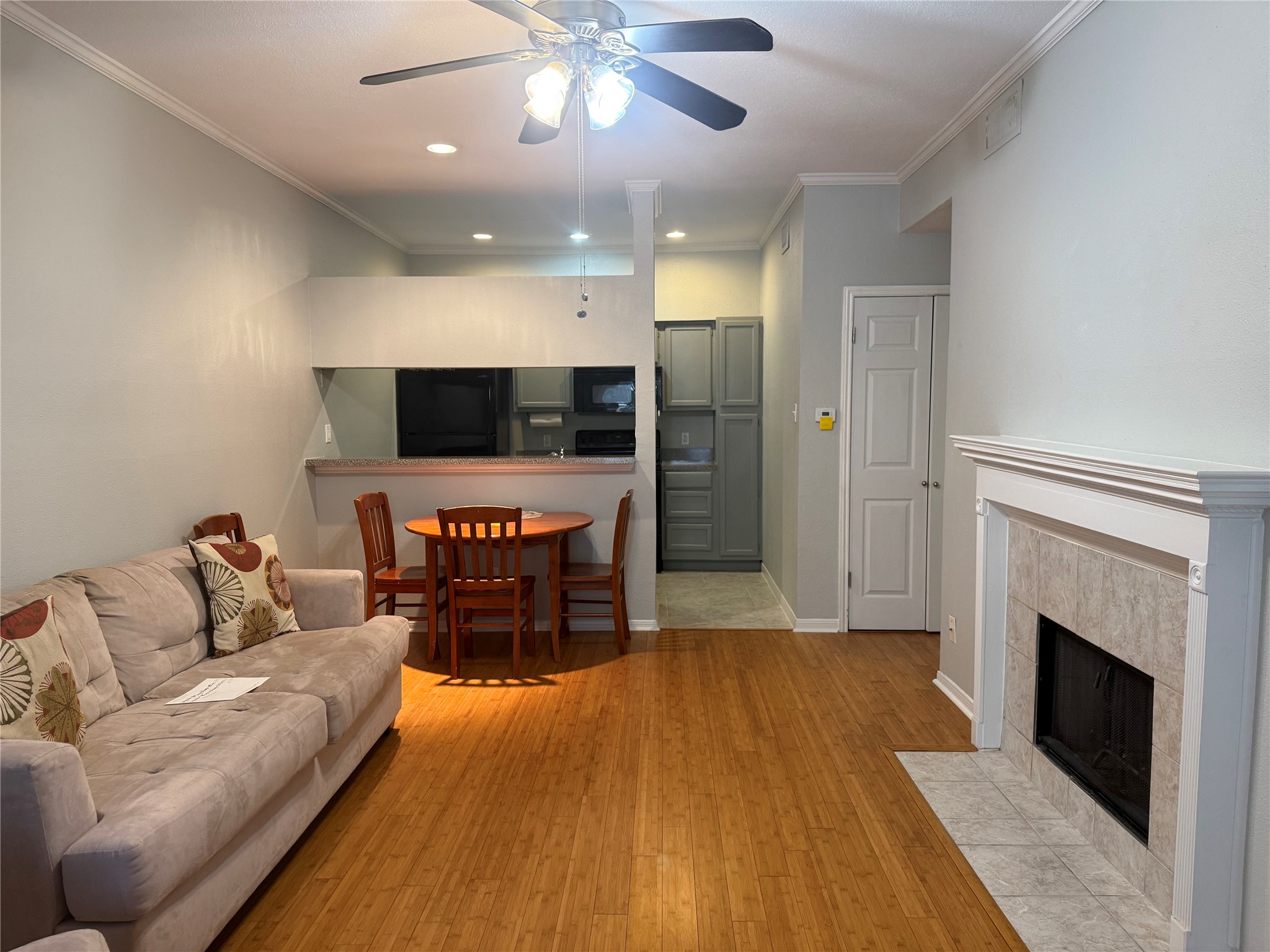 2121 El Paseo Street 1811 Property Photo 4