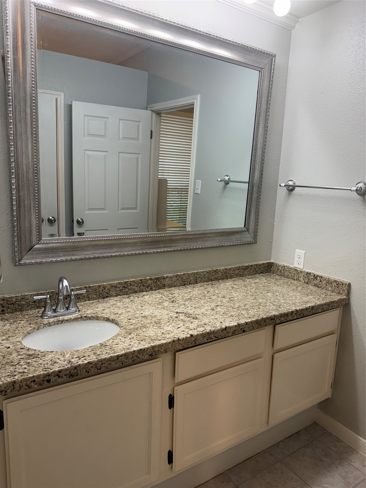 2121 El Paseo Street 1811 Property Photo 17
