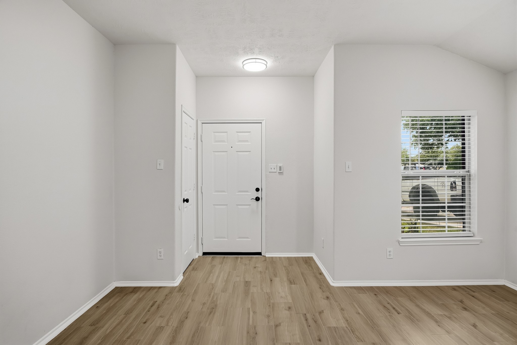 18151 Sorrell Oaks Circle Property Photo 4