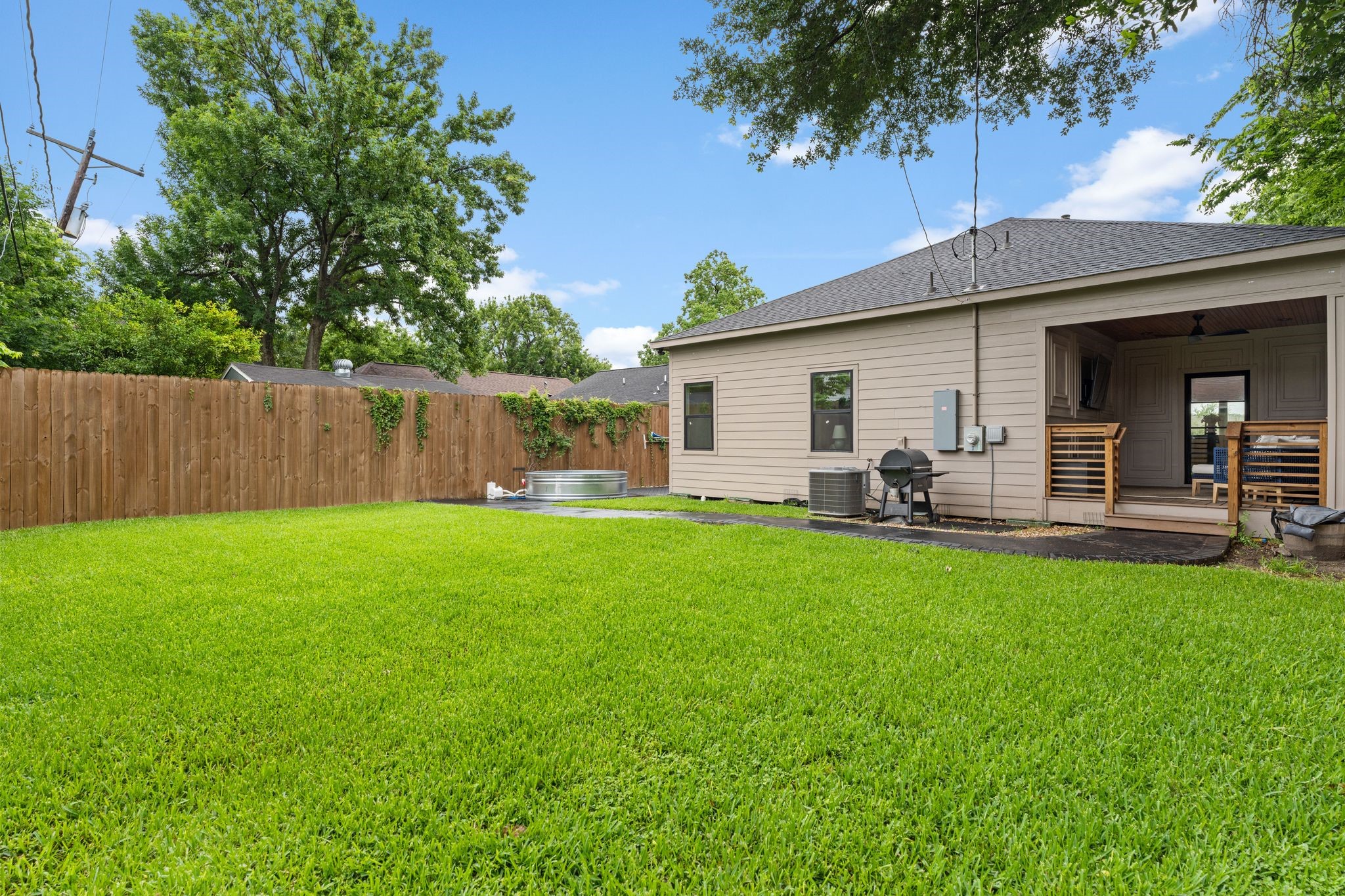 4327 Harby Street Property Photo 28