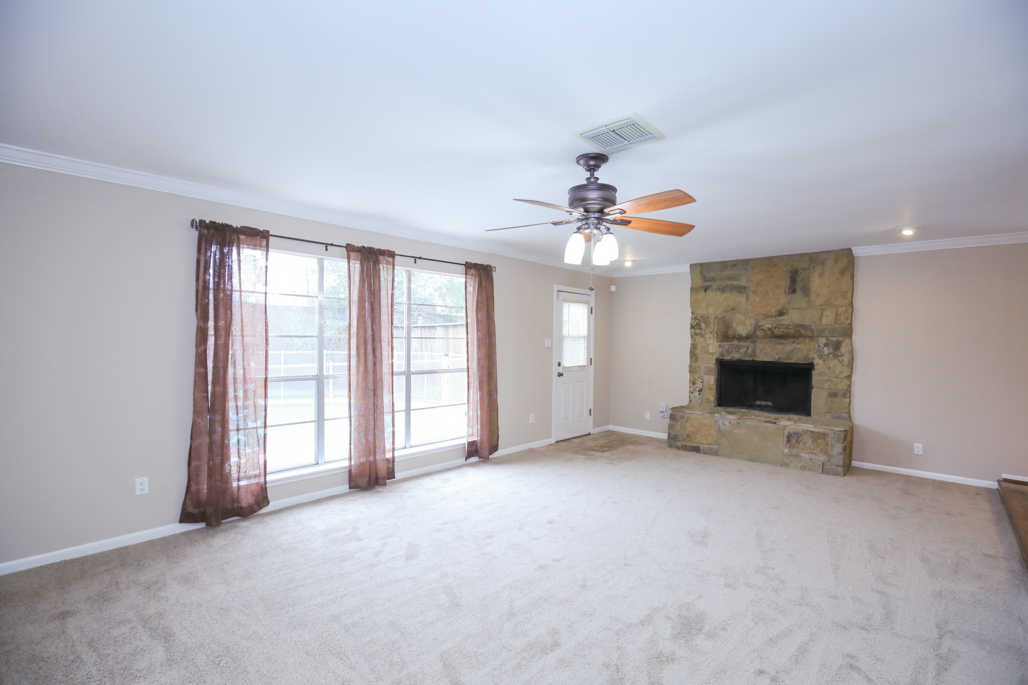 2330 Ridgemont Drive Property Photo 6