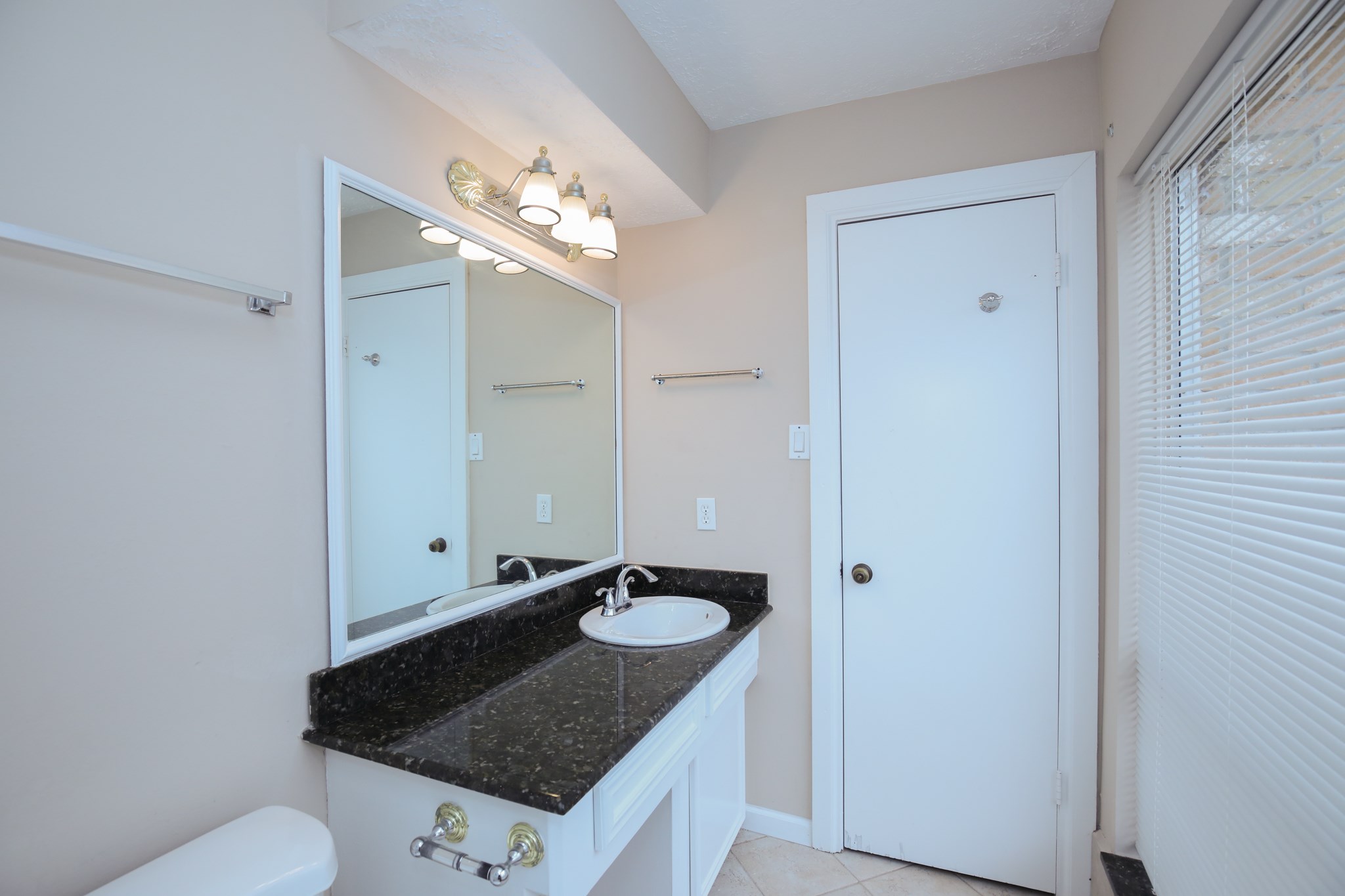 2330 Ridgemont Drive Property Photo 24