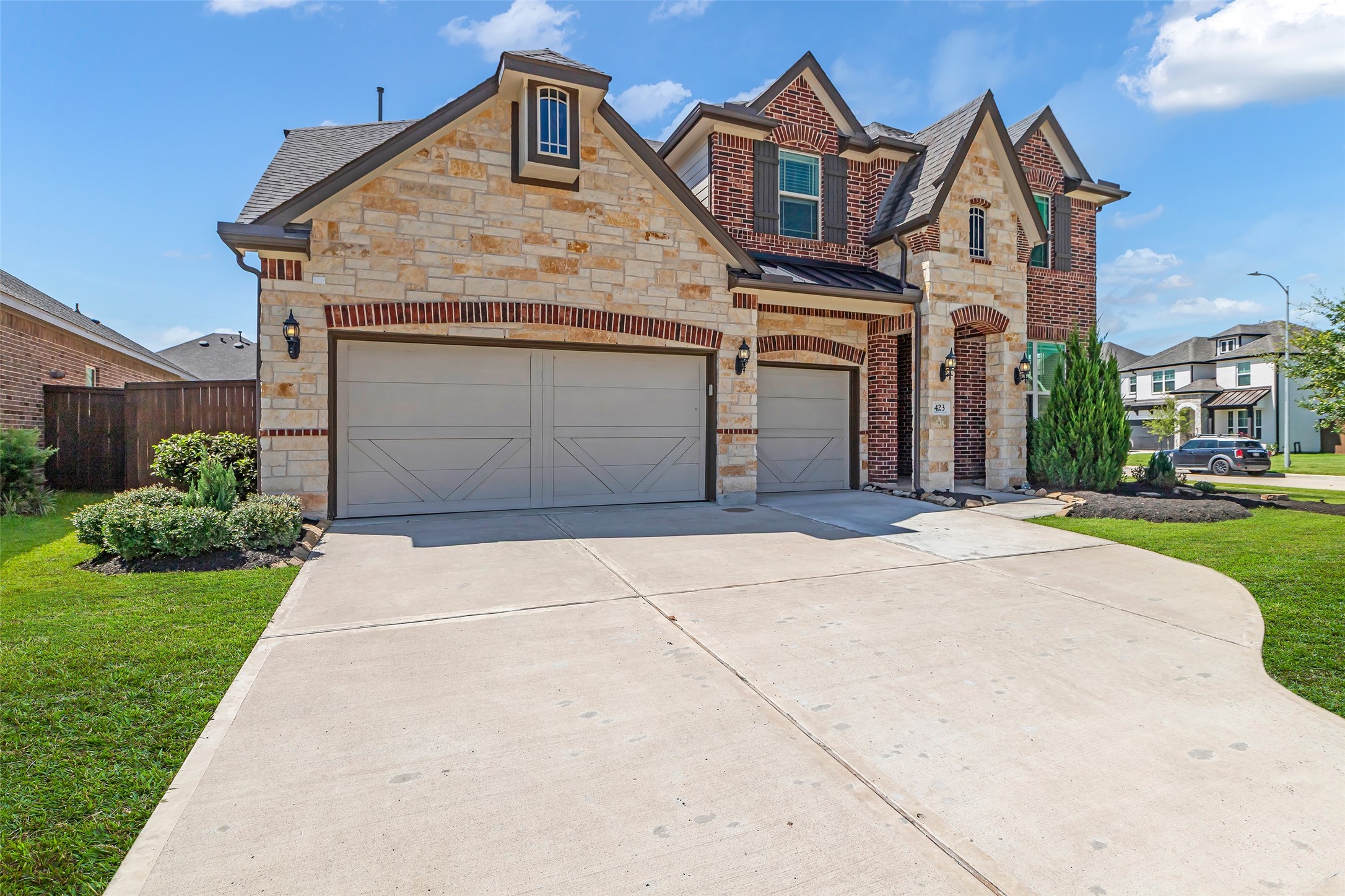423 Round Top Street Property Photo 2