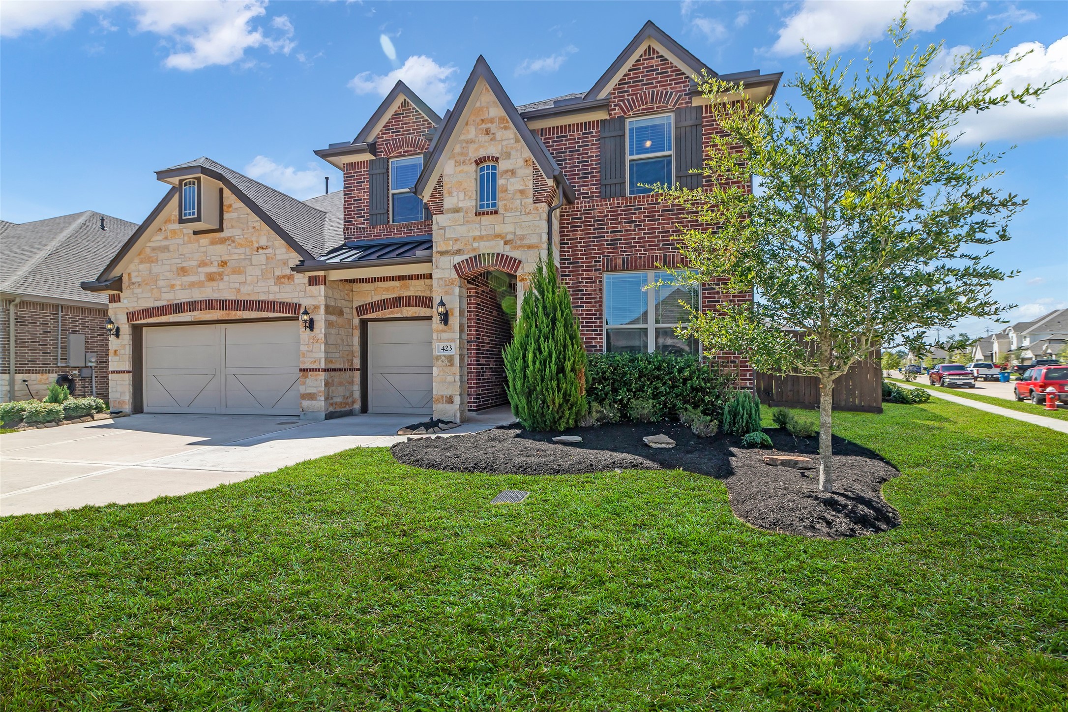 423 Round Top Street Property Photo 3