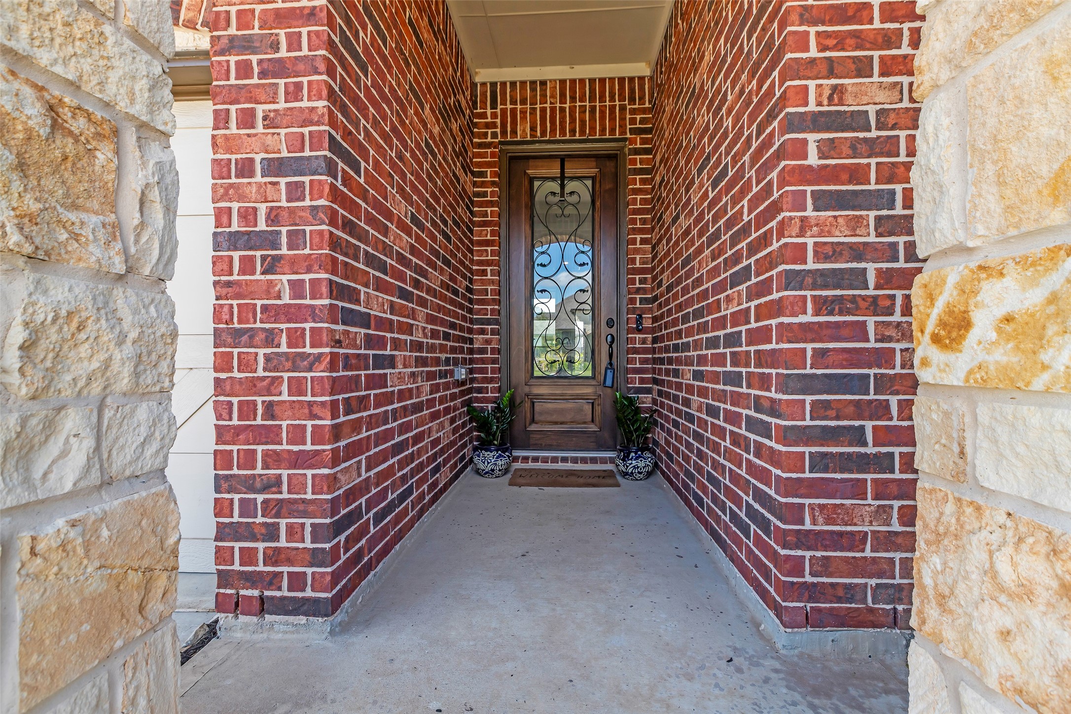 423 Round Top Street Property Photo 4