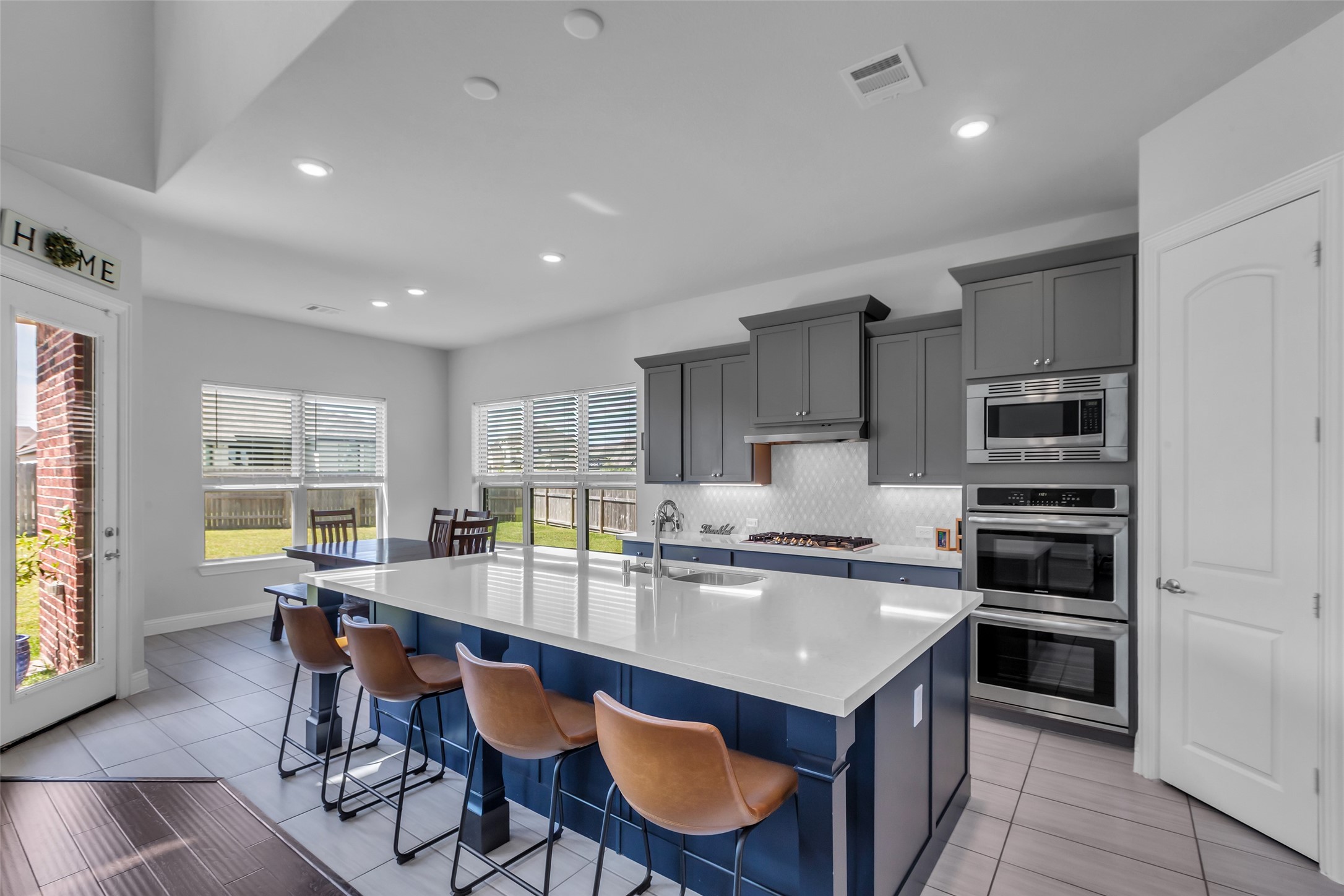 423 Round Top Street Property Photo 15
