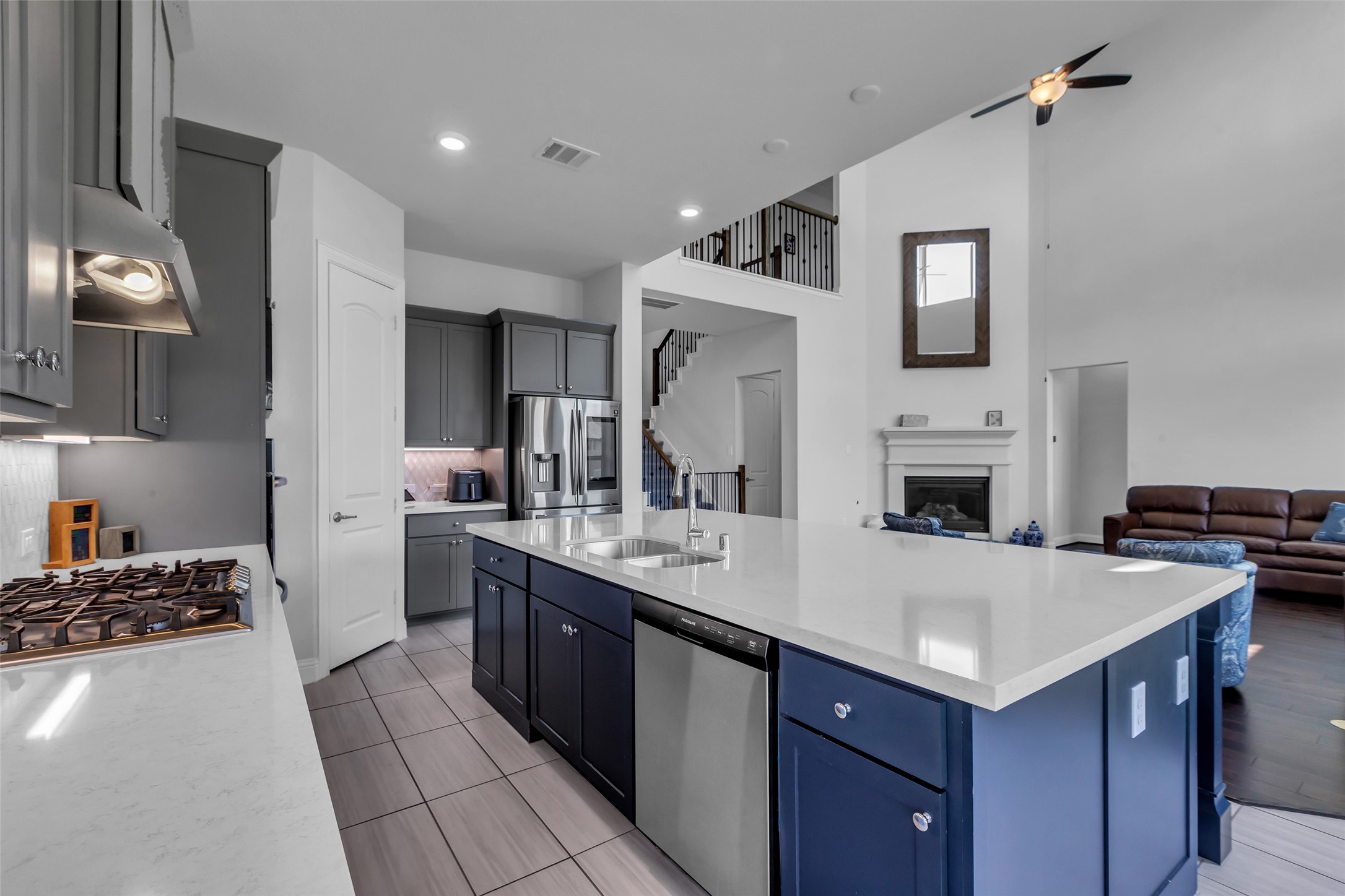 423 Round Top Street Property Photo 16