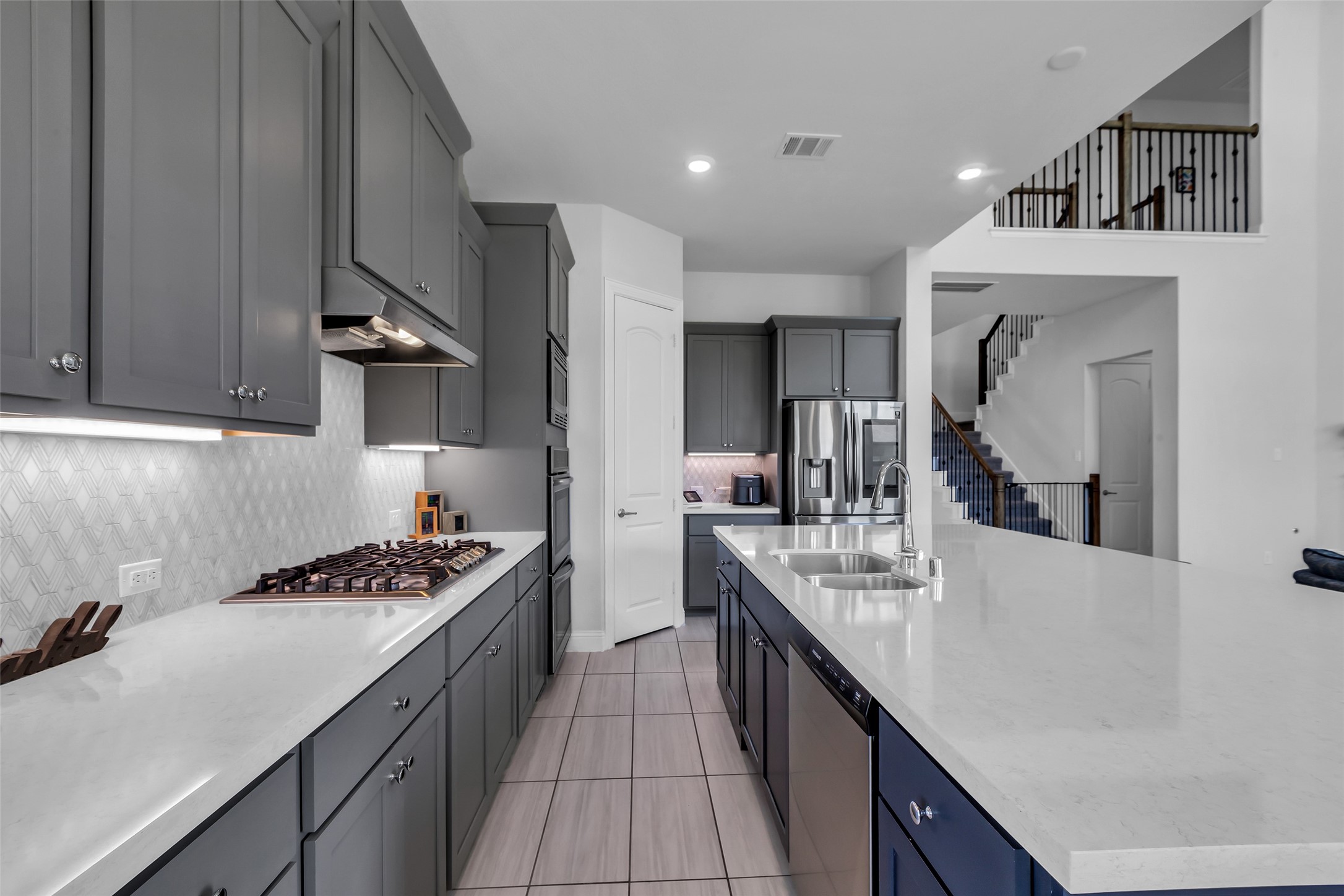 423 Round Top Street Property Photo 18