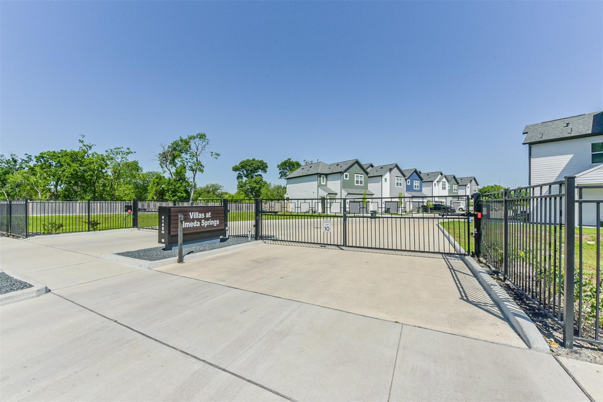 13151 Perennial Springs Drive Property Photo 12