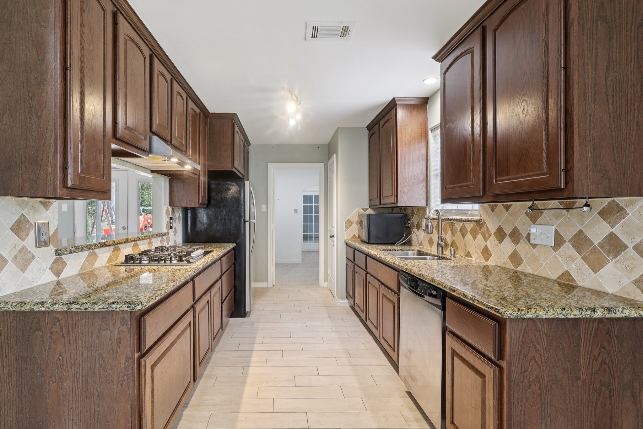 3919 Galway Lane Property Photo 11