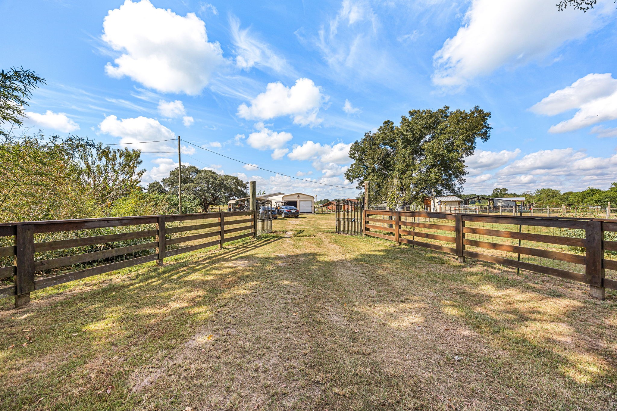 1925 County Road 2274 Property Photo 2