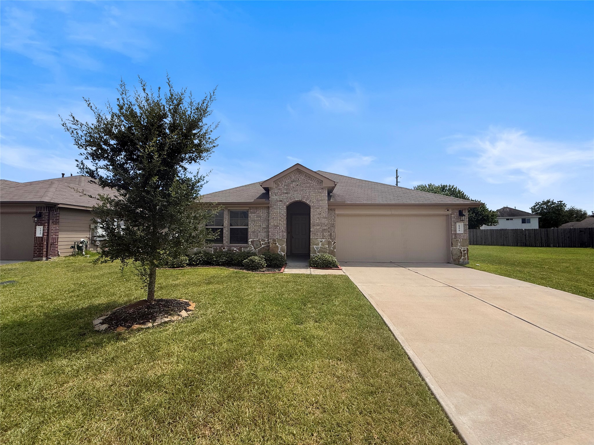 6806 Amber Cliff Lane Property Photo 1