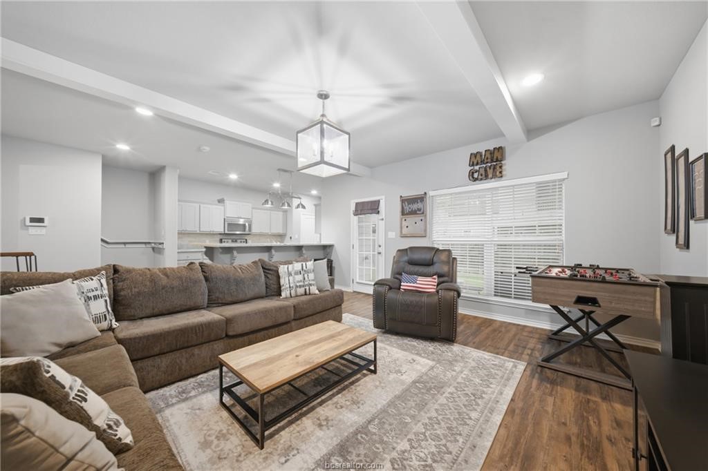 407 Kate Lane Property Photo 4