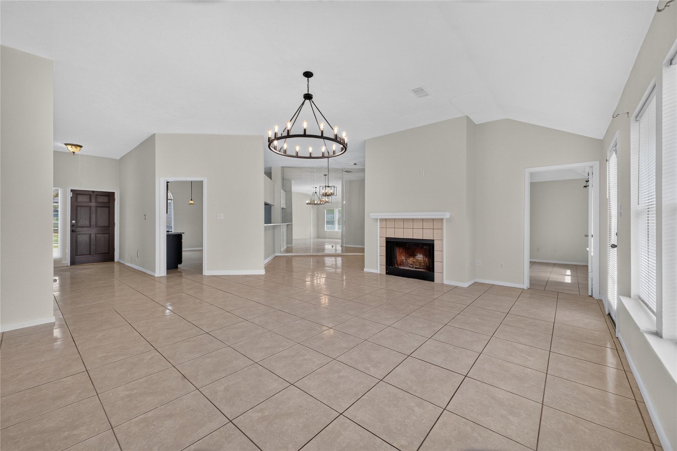 19635 Vernier Woods Lane Property Photo 4