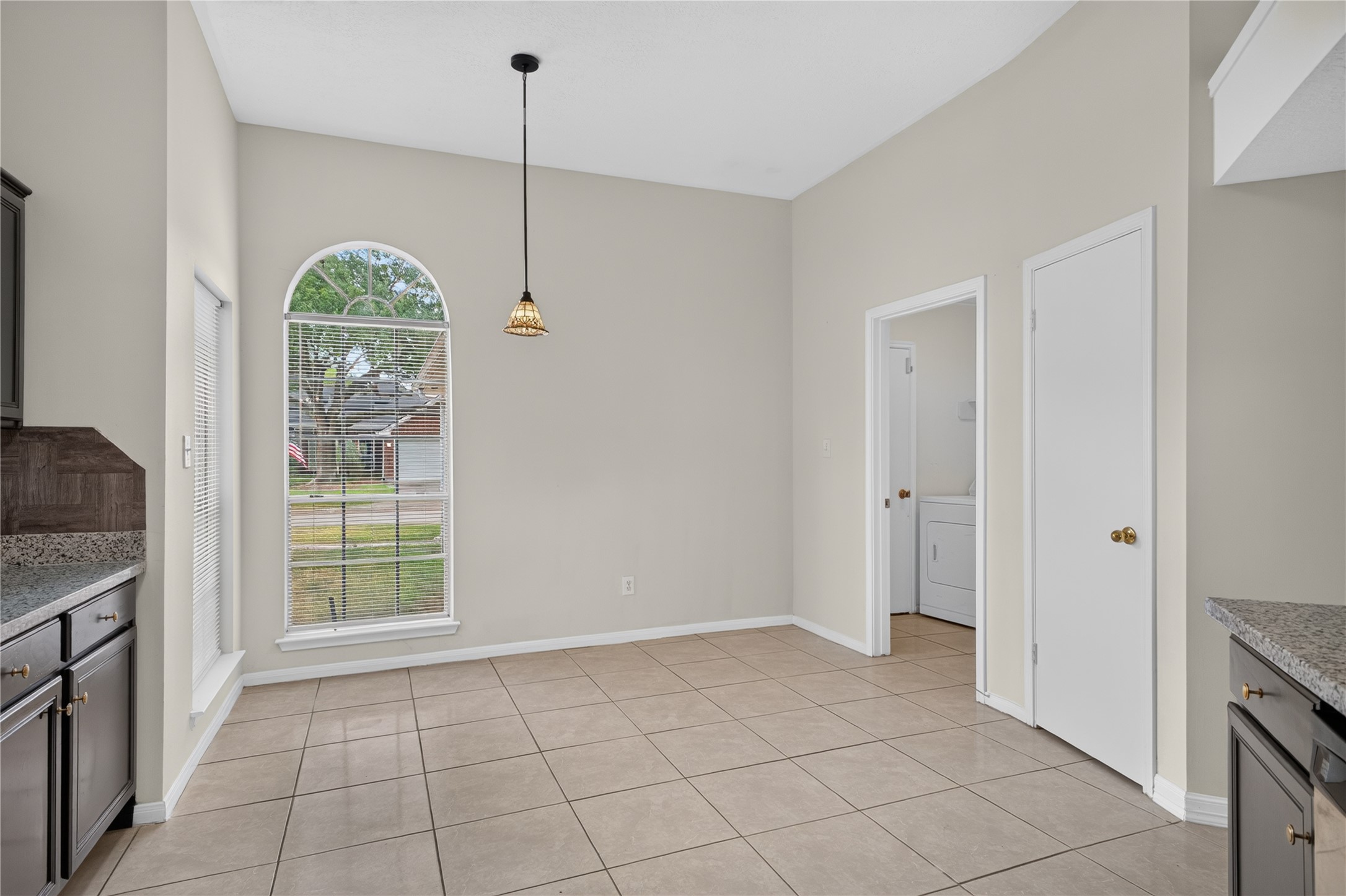 19635 Vernier Woods Lane Property Photo 8