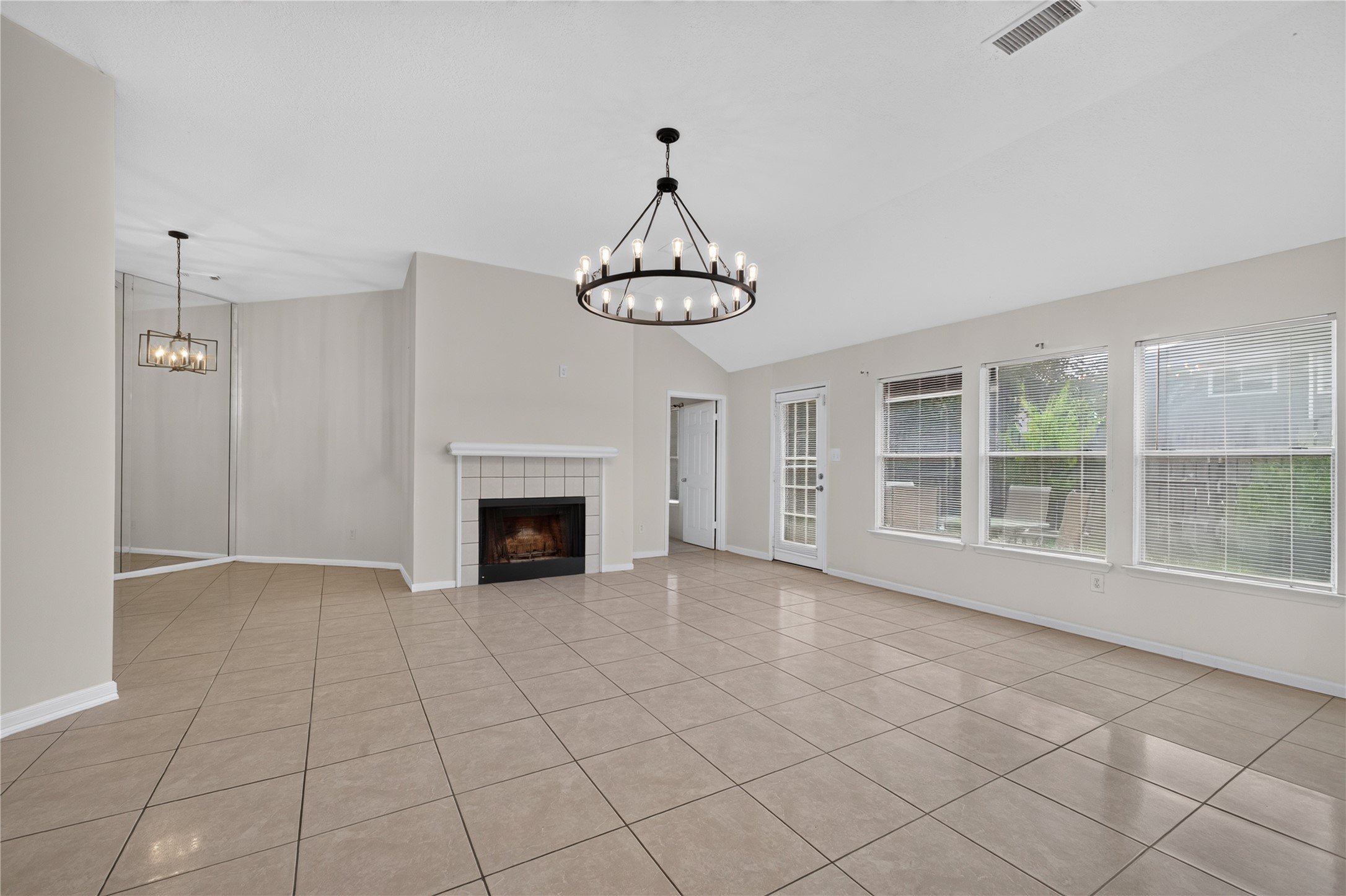 19635 Vernier Woods Lane Property Photo 9