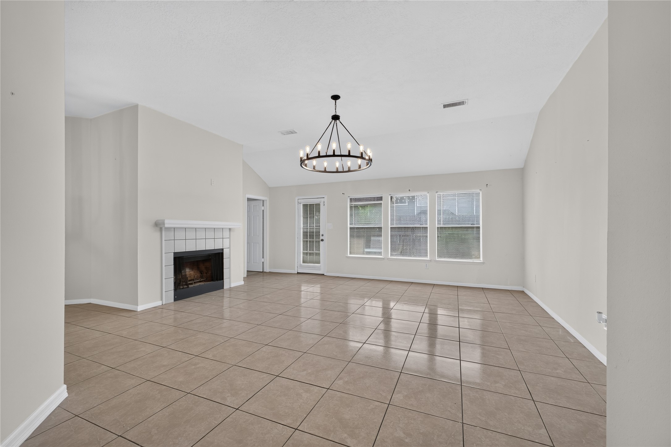 19635 Vernier Woods Lane Property Photo 10