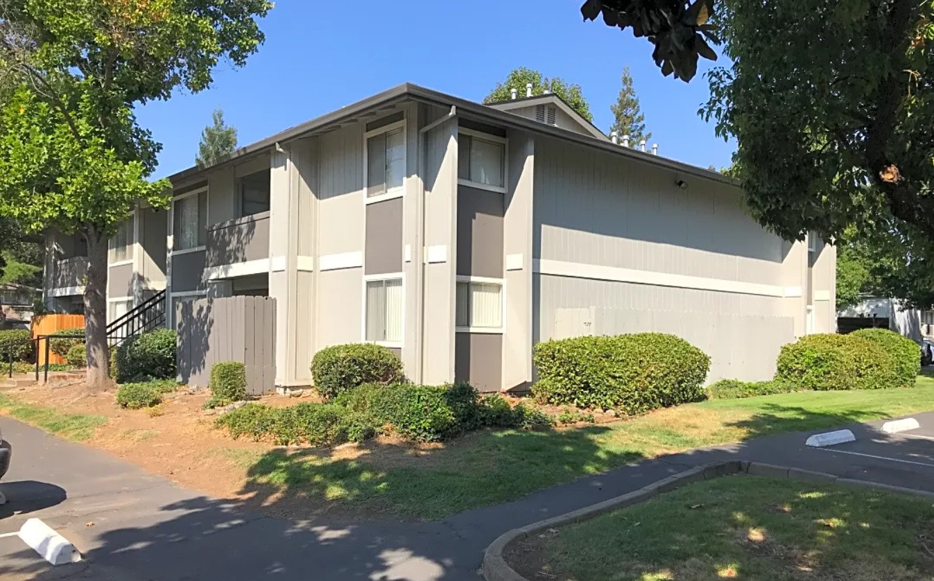 1650 Forest Ave Property Photo 1