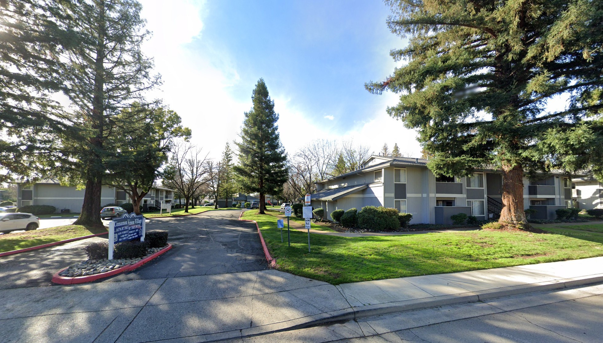 1650 Forest Ave Property Photo 3