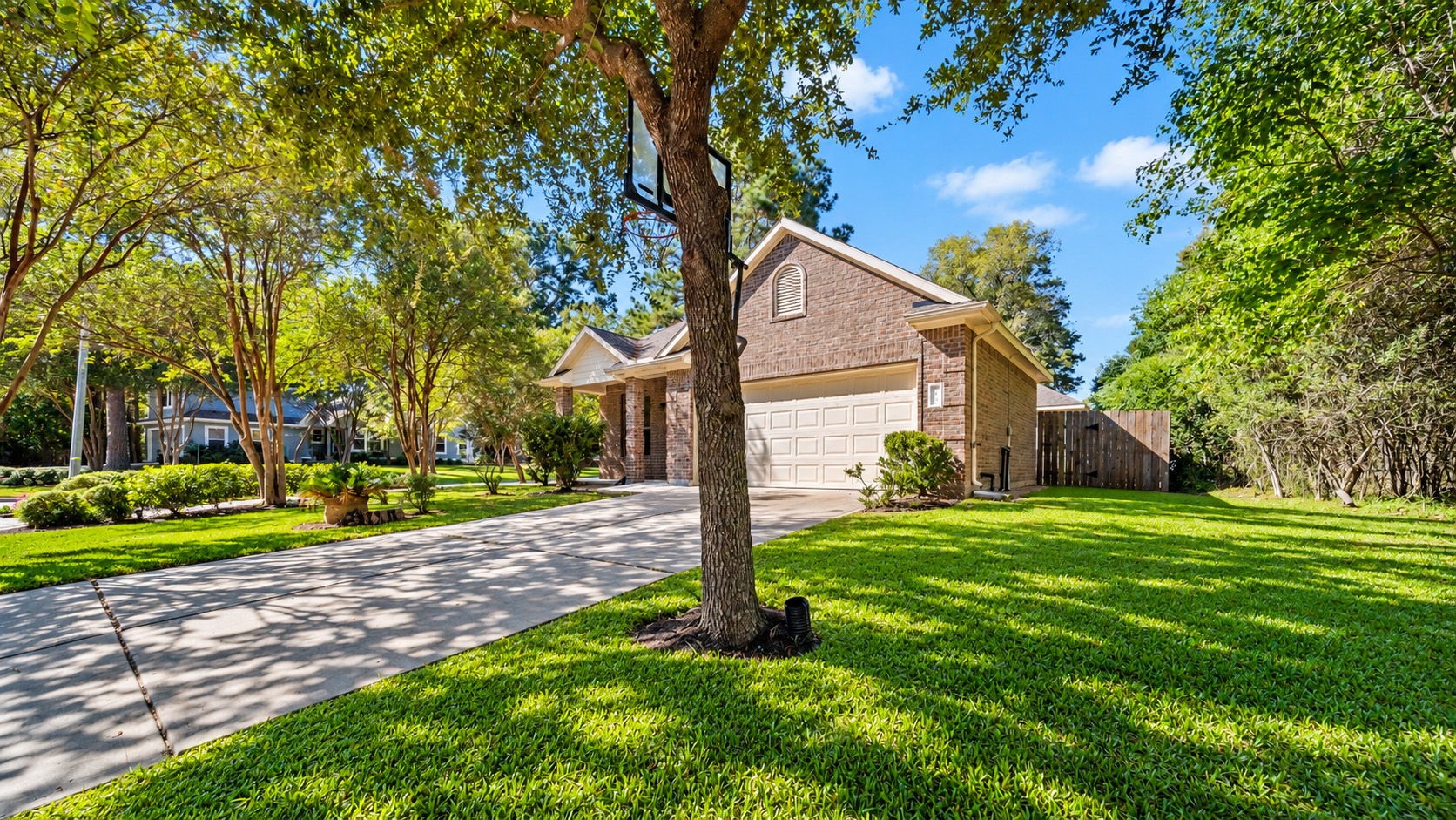 11246 Glenforest Drive Property Photo 3