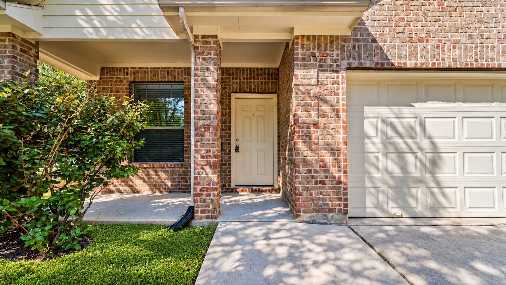 11246 Glenforest Drive Property Photo 4
