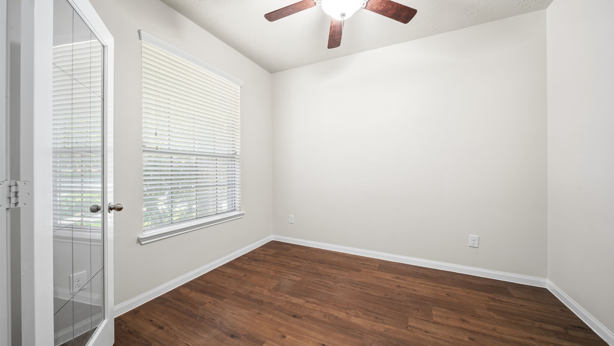 11246 Glenforest Drive Property Photo 6