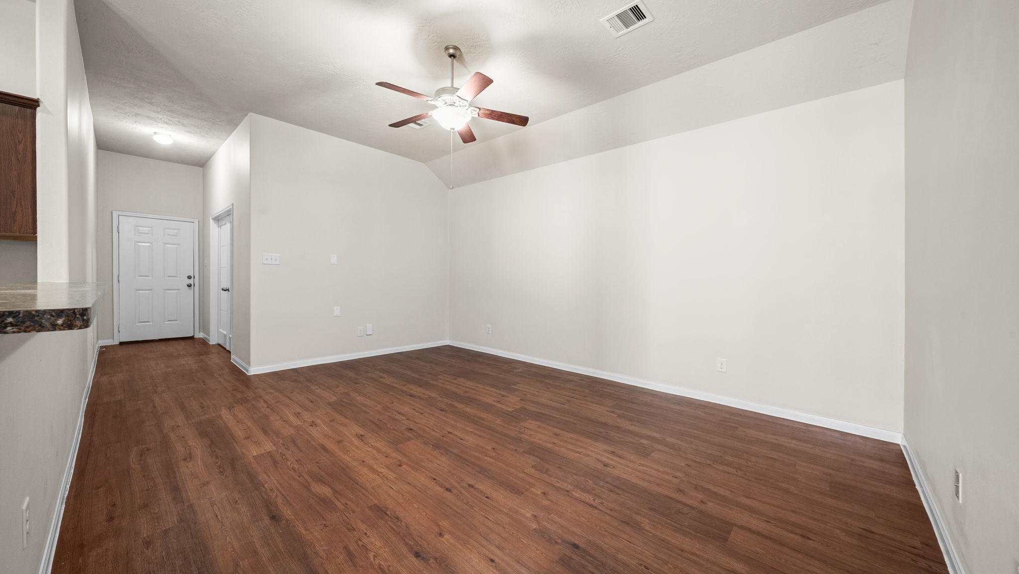 11246 Glenforest Drive Property Photo 8