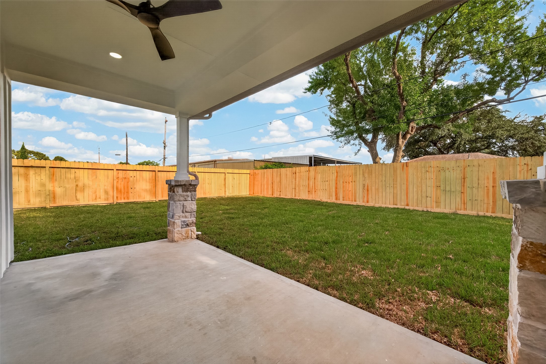 7438 Stephanie Drive Property Photo 4