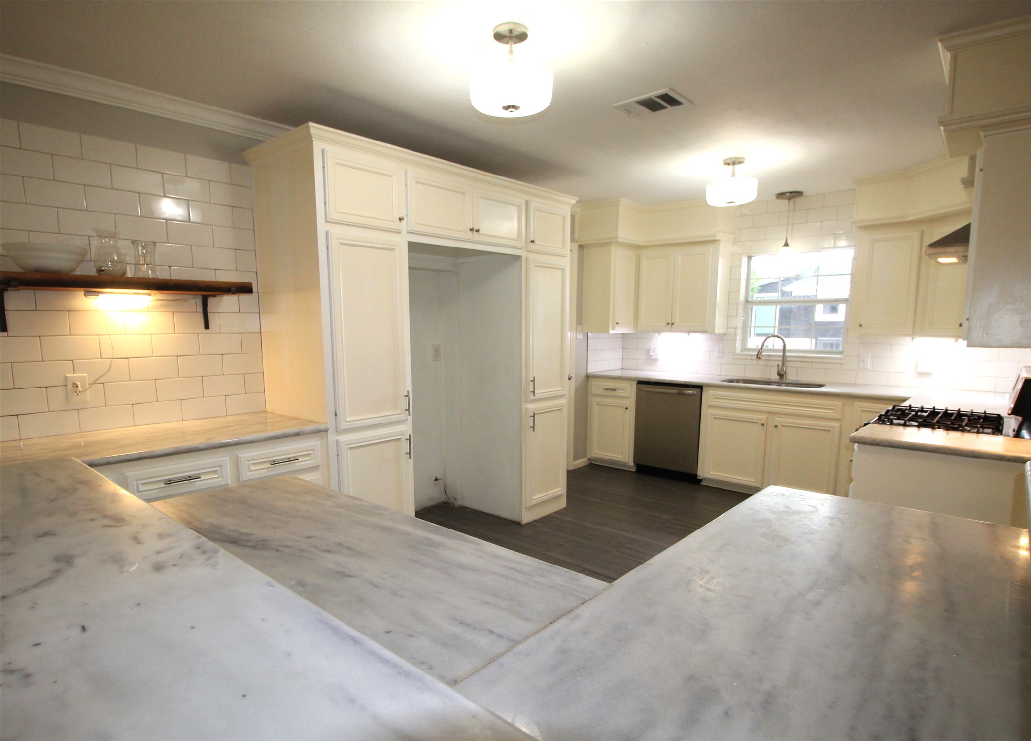 6729 Sylvan Road Property Photo 6