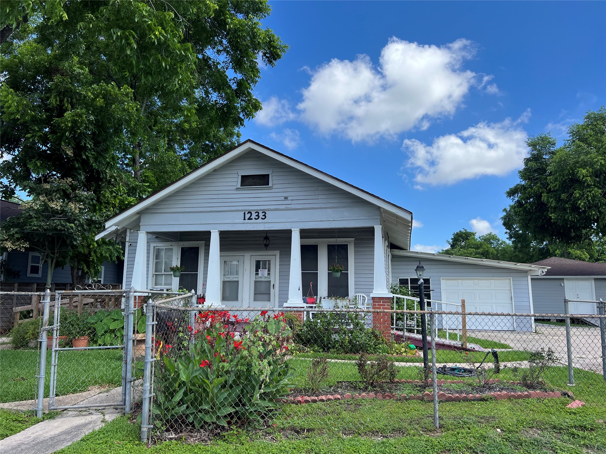 1233 Morris Street Property Photo 1