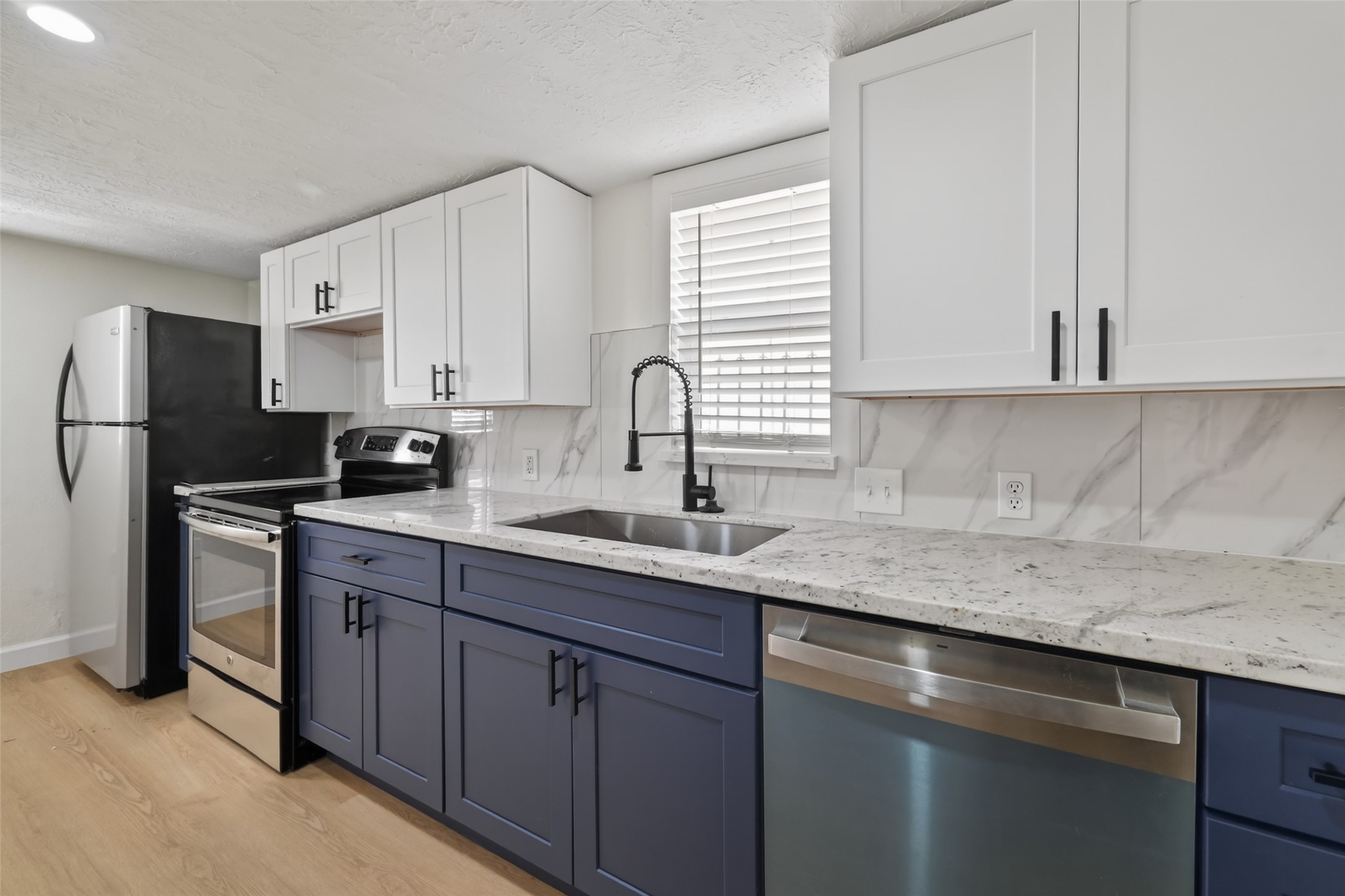2118 Webster 3 Property Photo 6