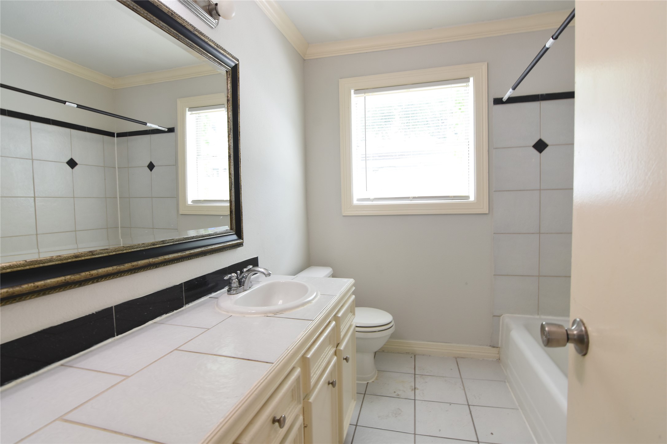 613 Pacific Street 1 Property Photo 8