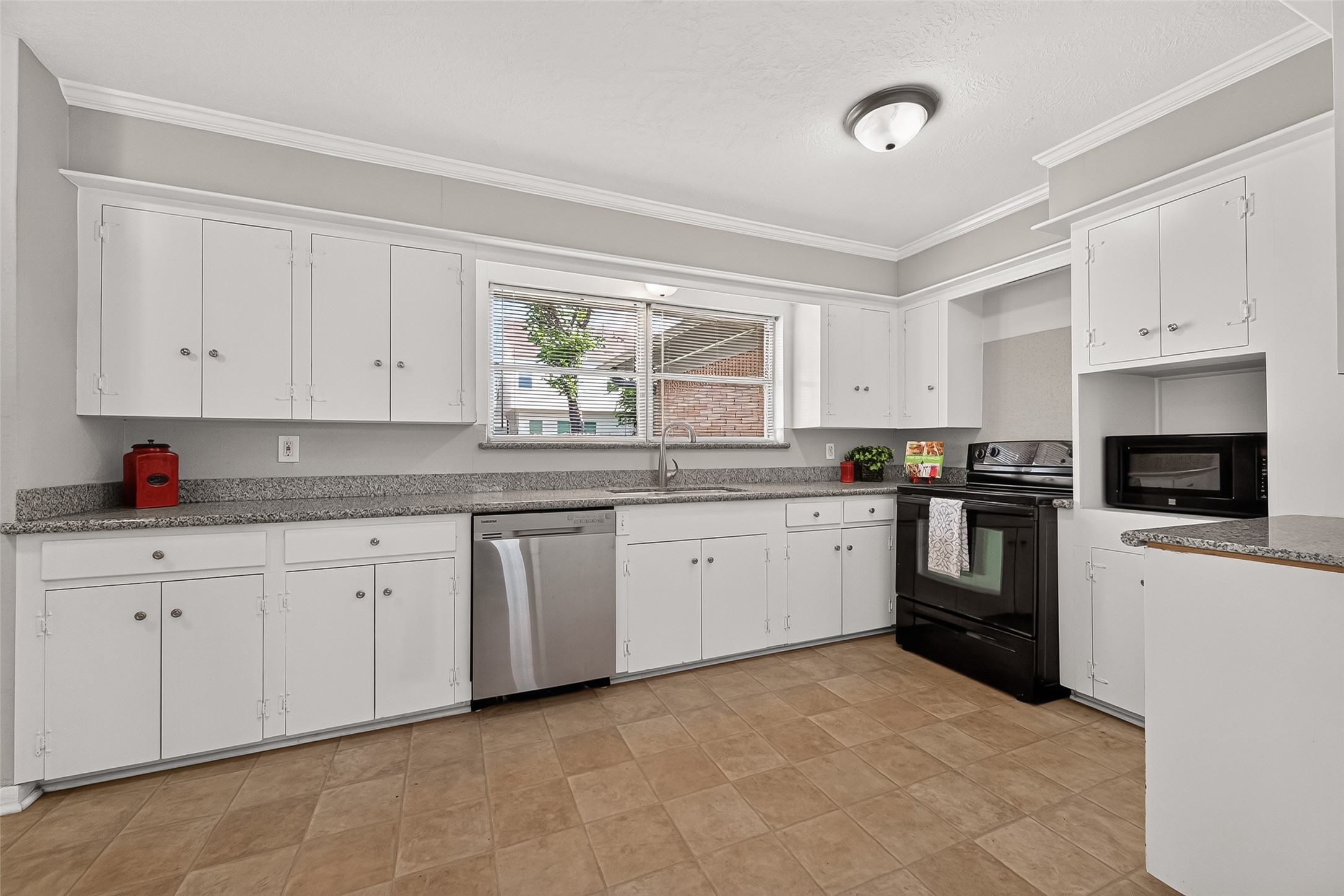103 E Janisch Road Property Photo 2