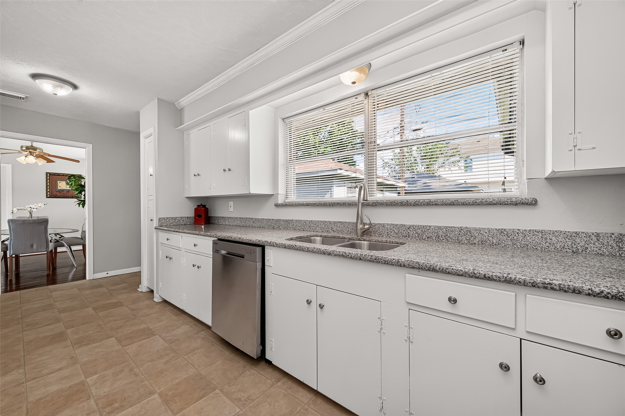 103 E Janisch Road Property Photo 3