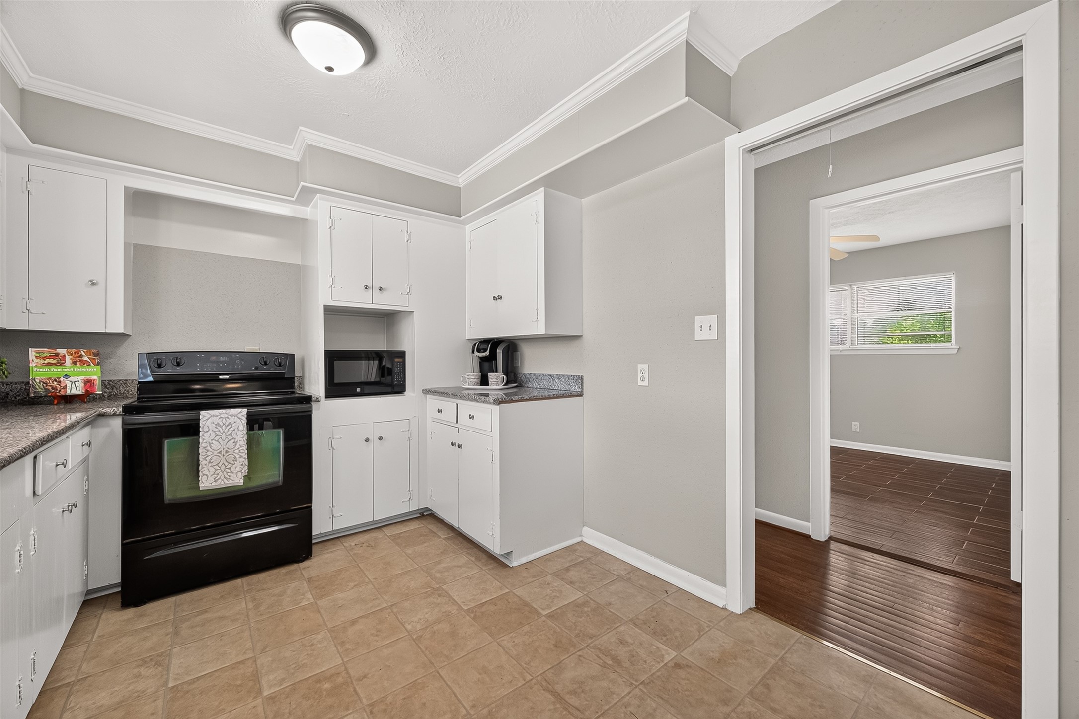 103 E Janisch Road Property Photo 4
