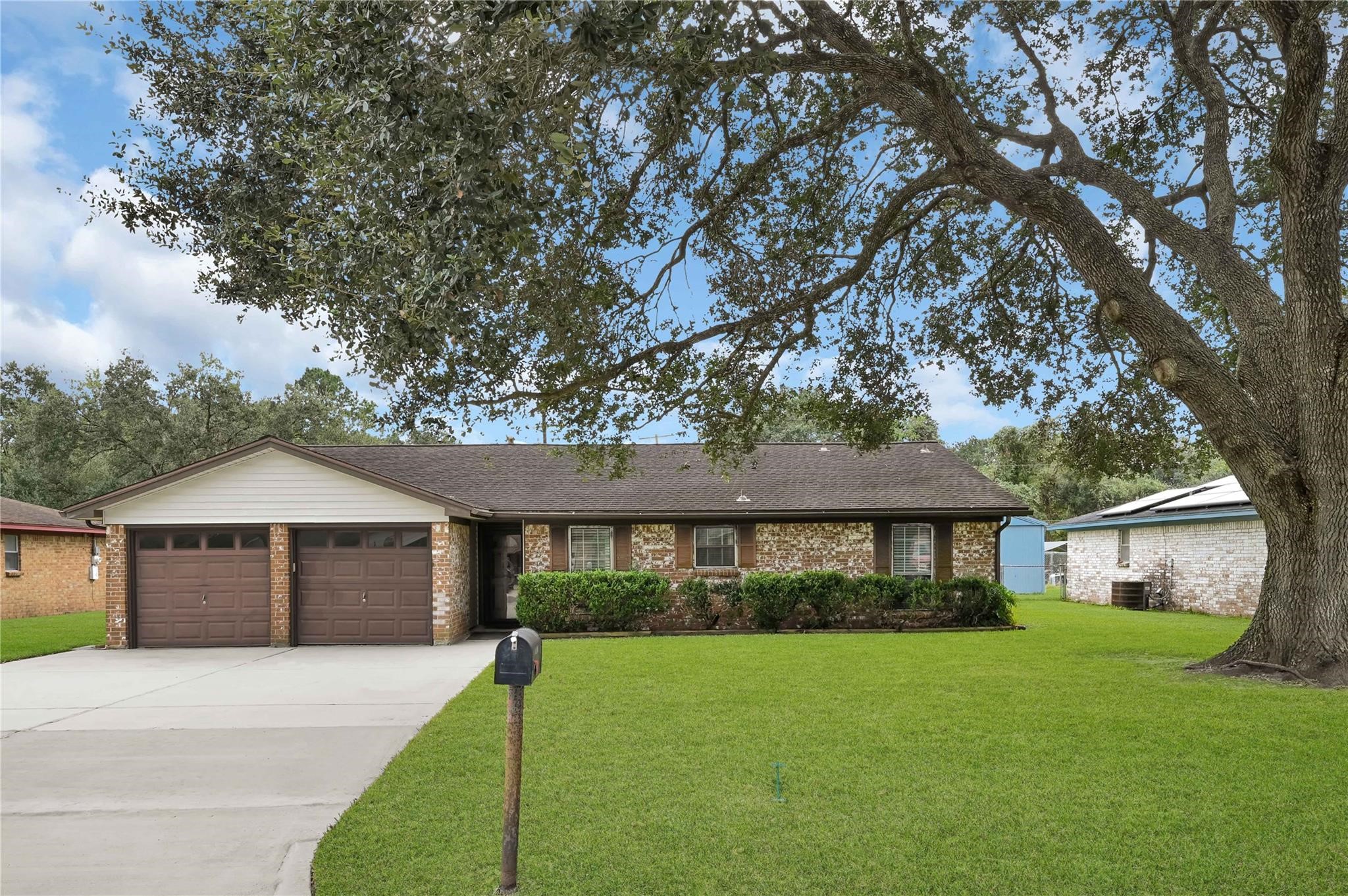 371 Windsor Square Property Photo 1