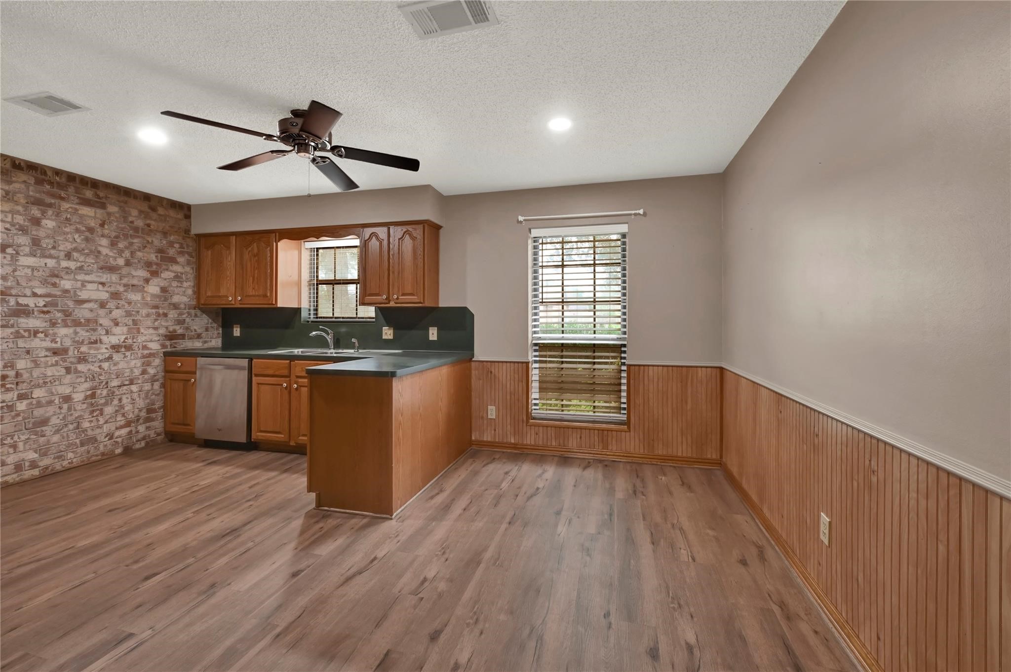 371 Windsor Square Property Photo 8