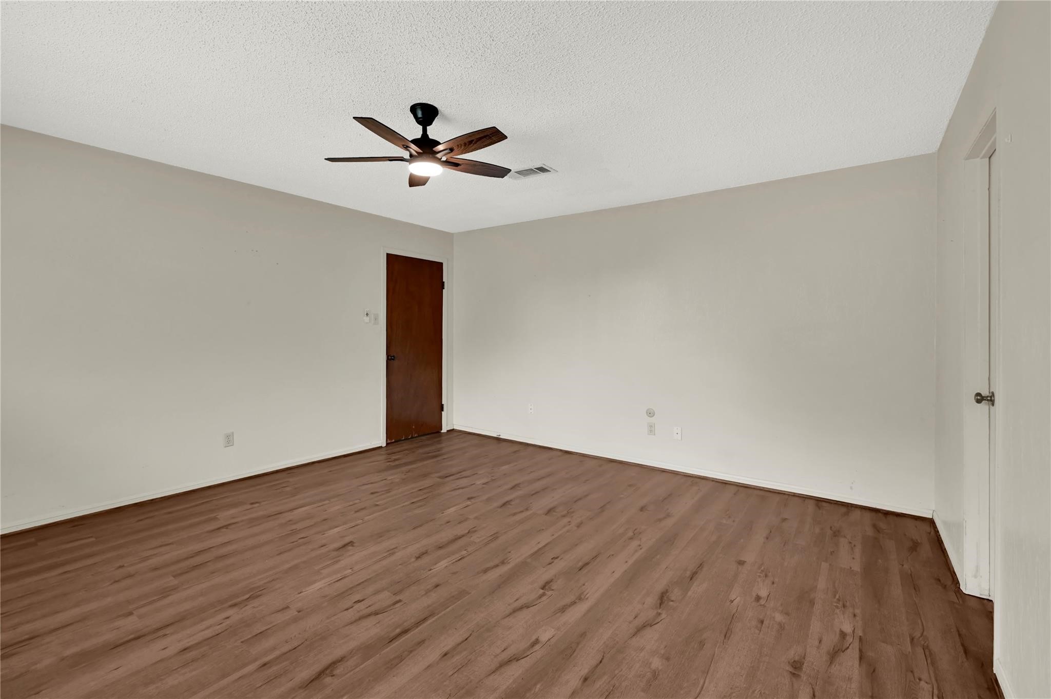 371 Windsor Square Property Photo 14