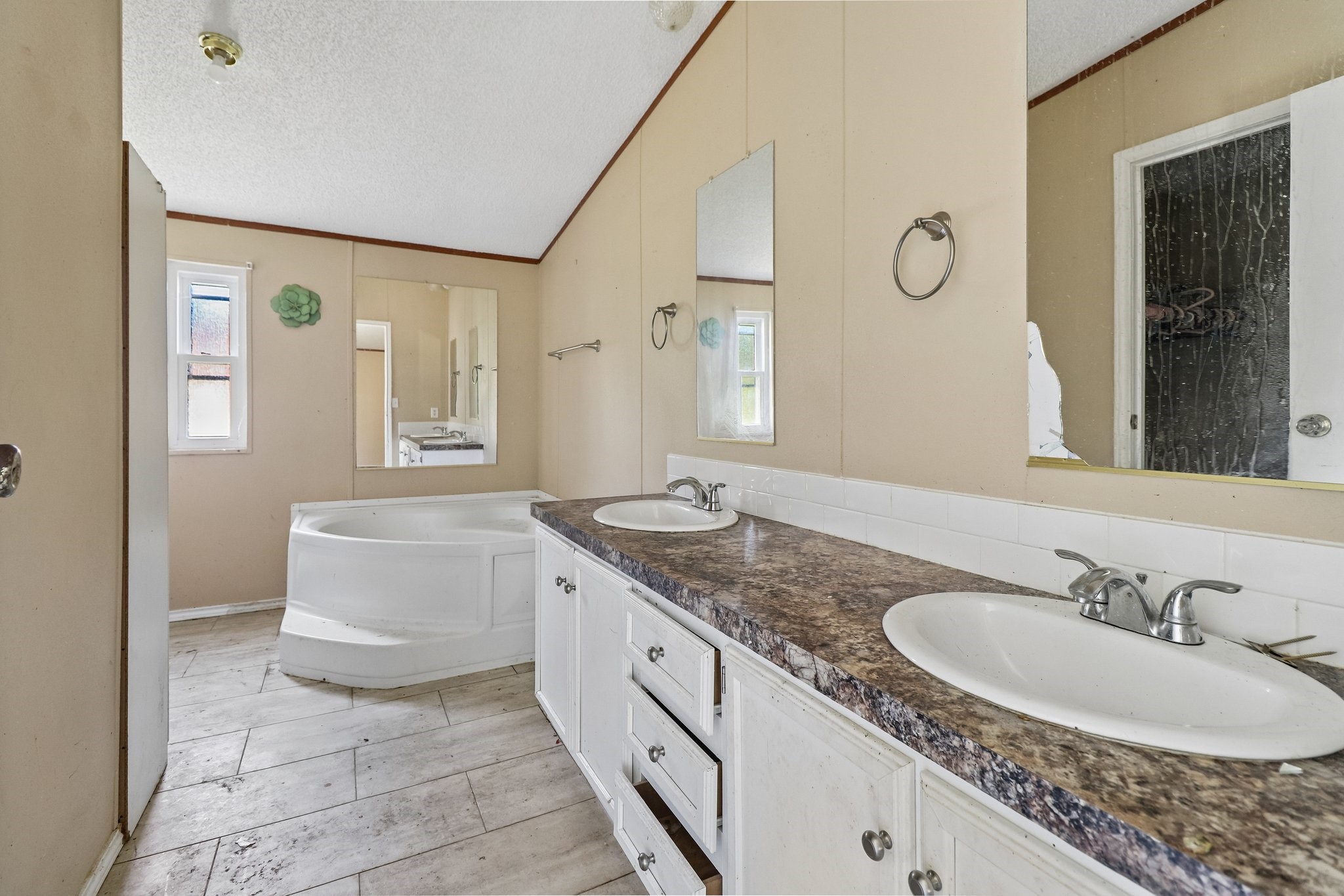 169 Lowrey Circle Property Photo 12