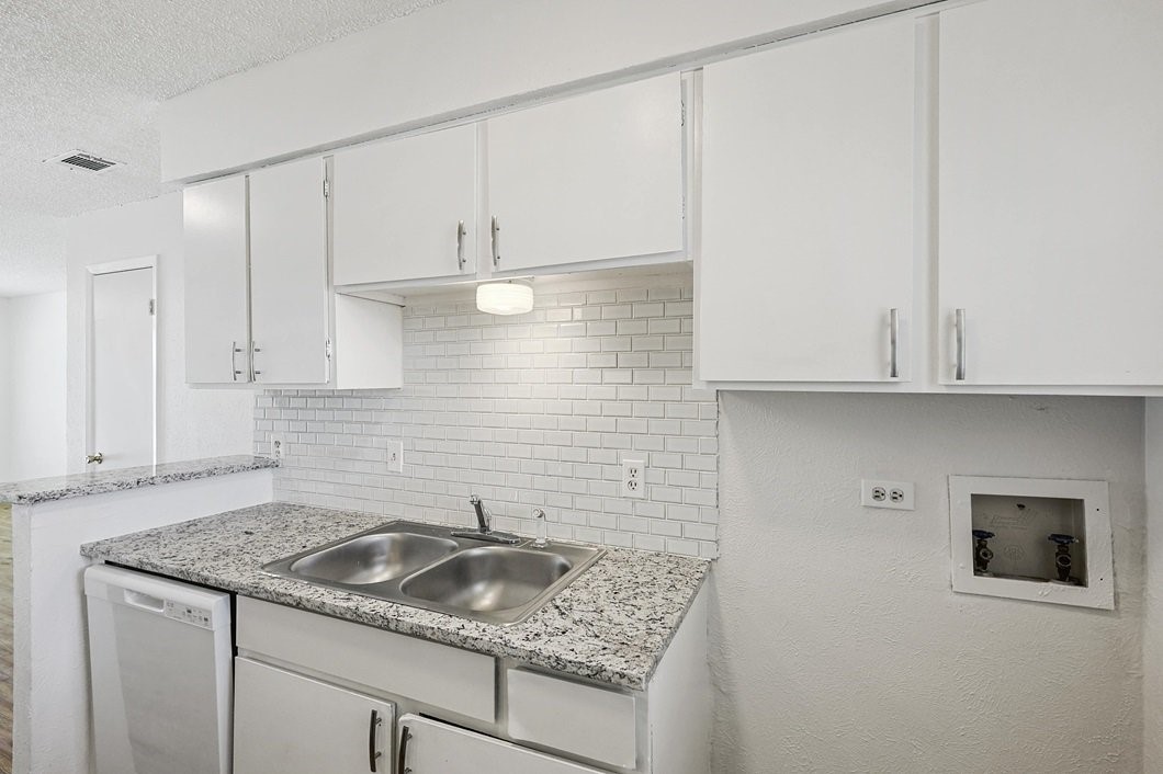 313-319 Rose St Property Photo 9