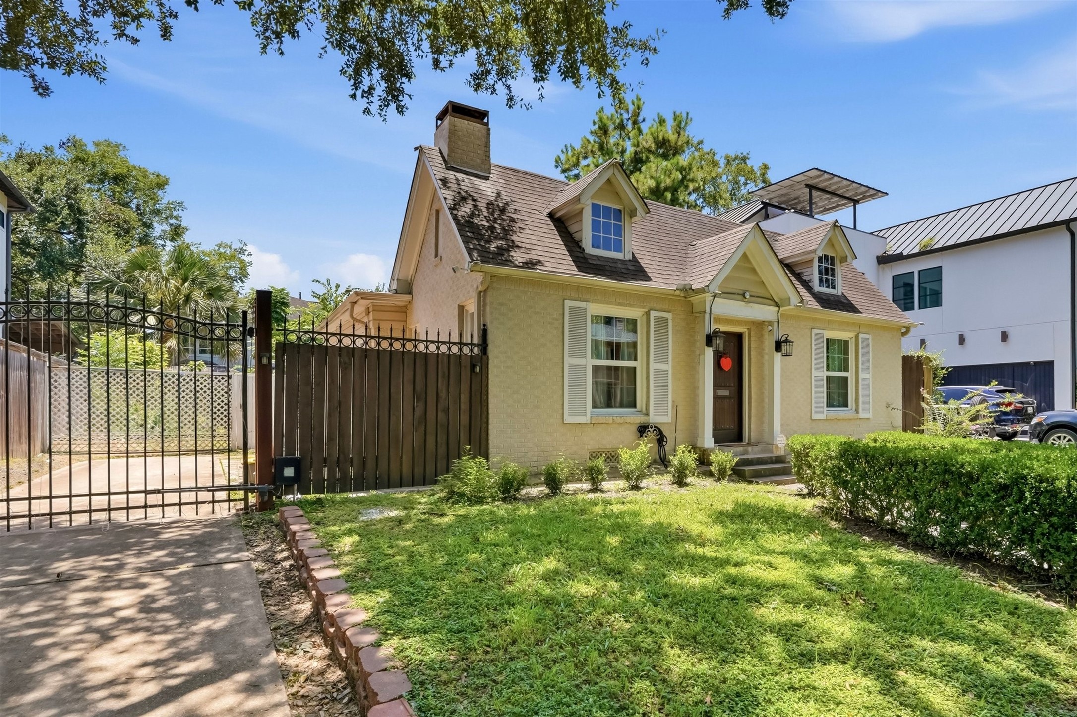 3117 Albans Road Property Photo 2