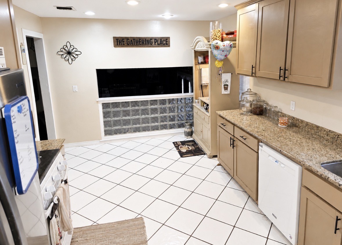 5302 Gladeside Drive Property Photo 3