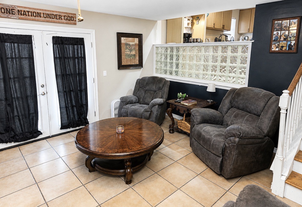 5302 Gladeside Drive Property Photo 5