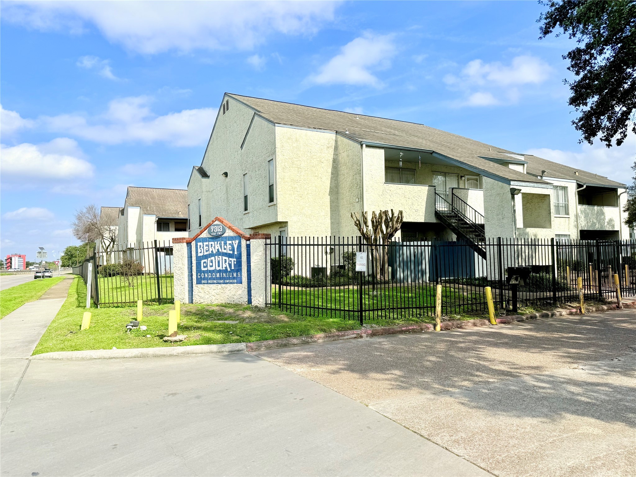 7313 Gulf Freeway 903 Property Photo