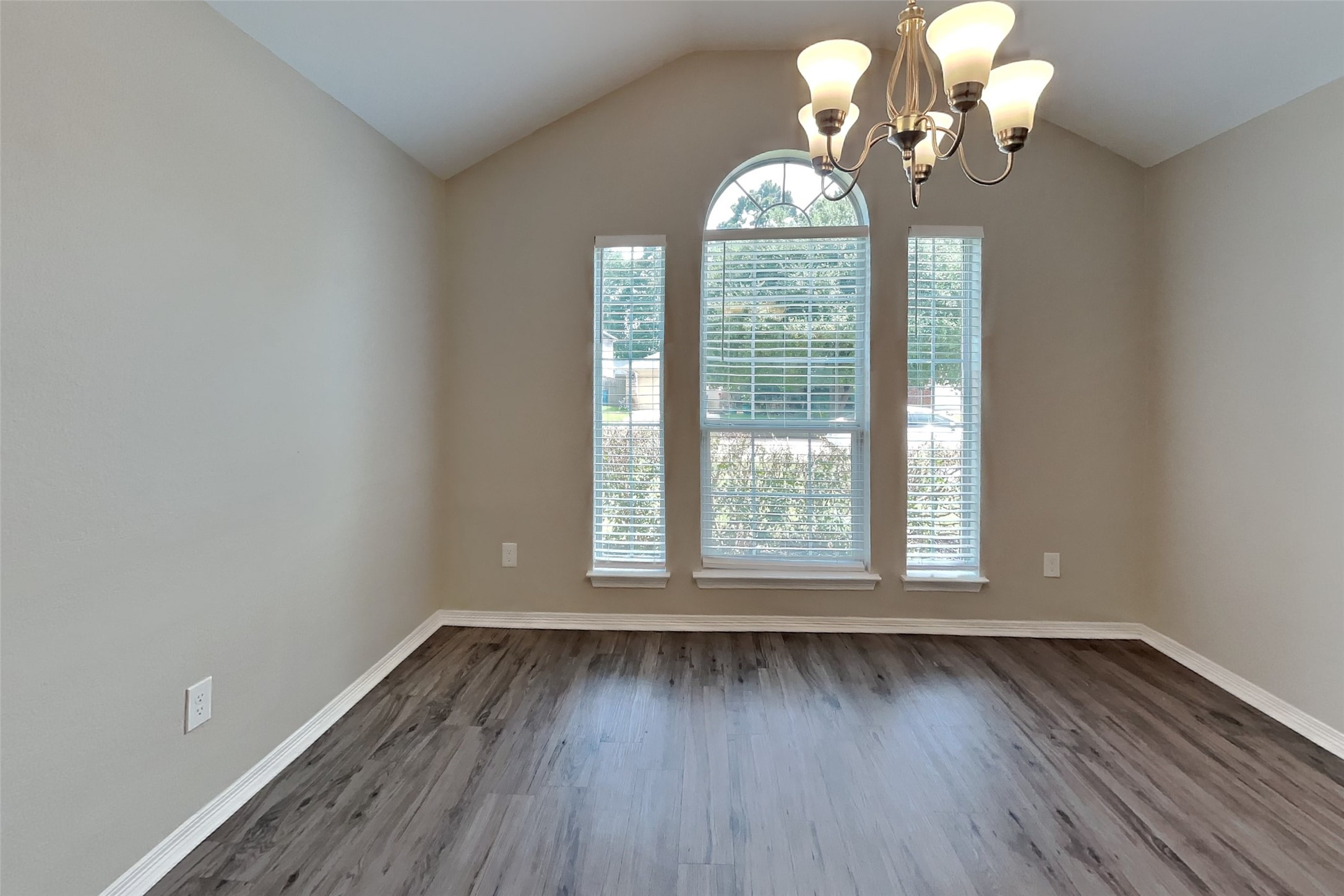 8307 Silver Lure Drive Property Photo 5