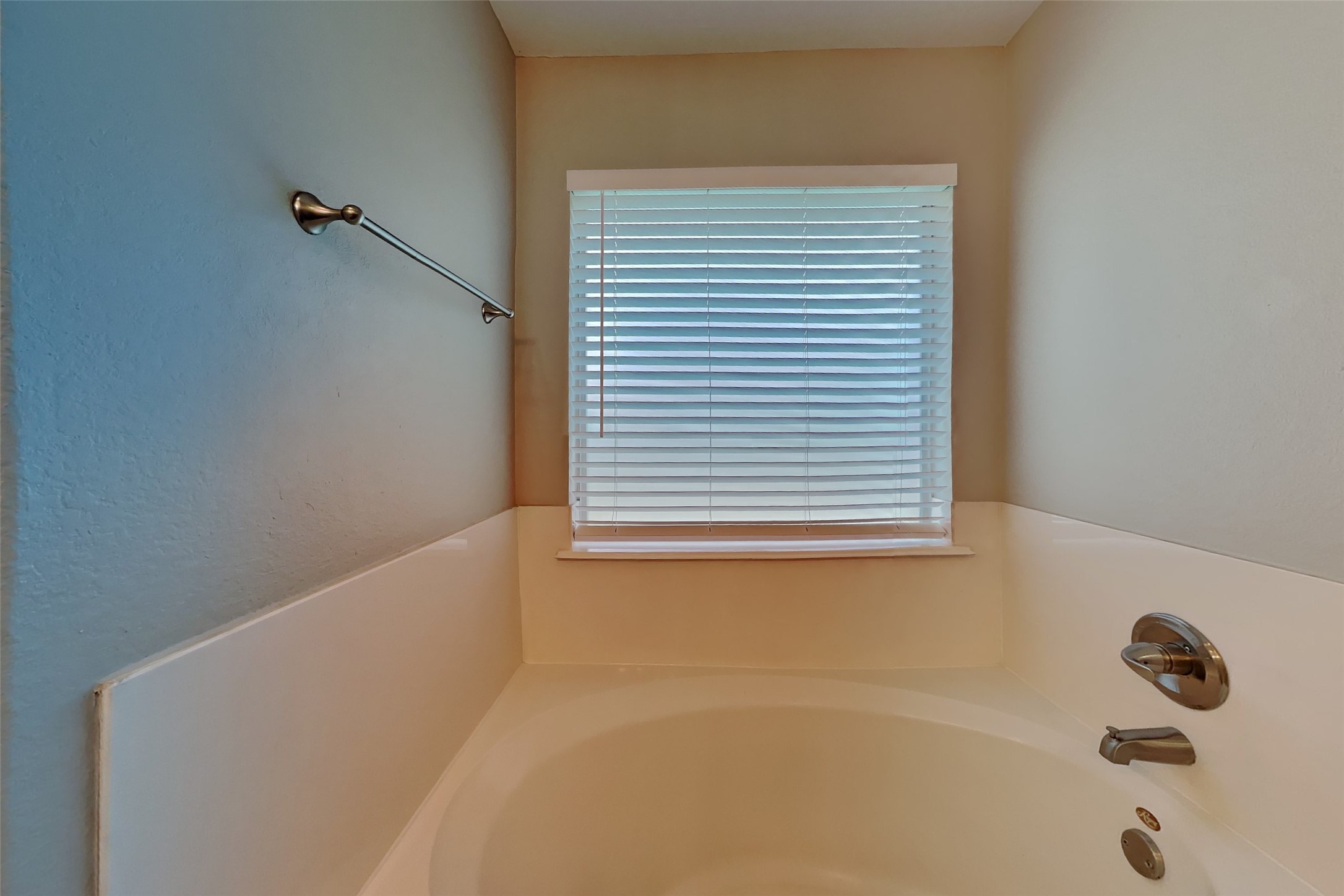 8307 Silver Lure Drive Property Photo 9