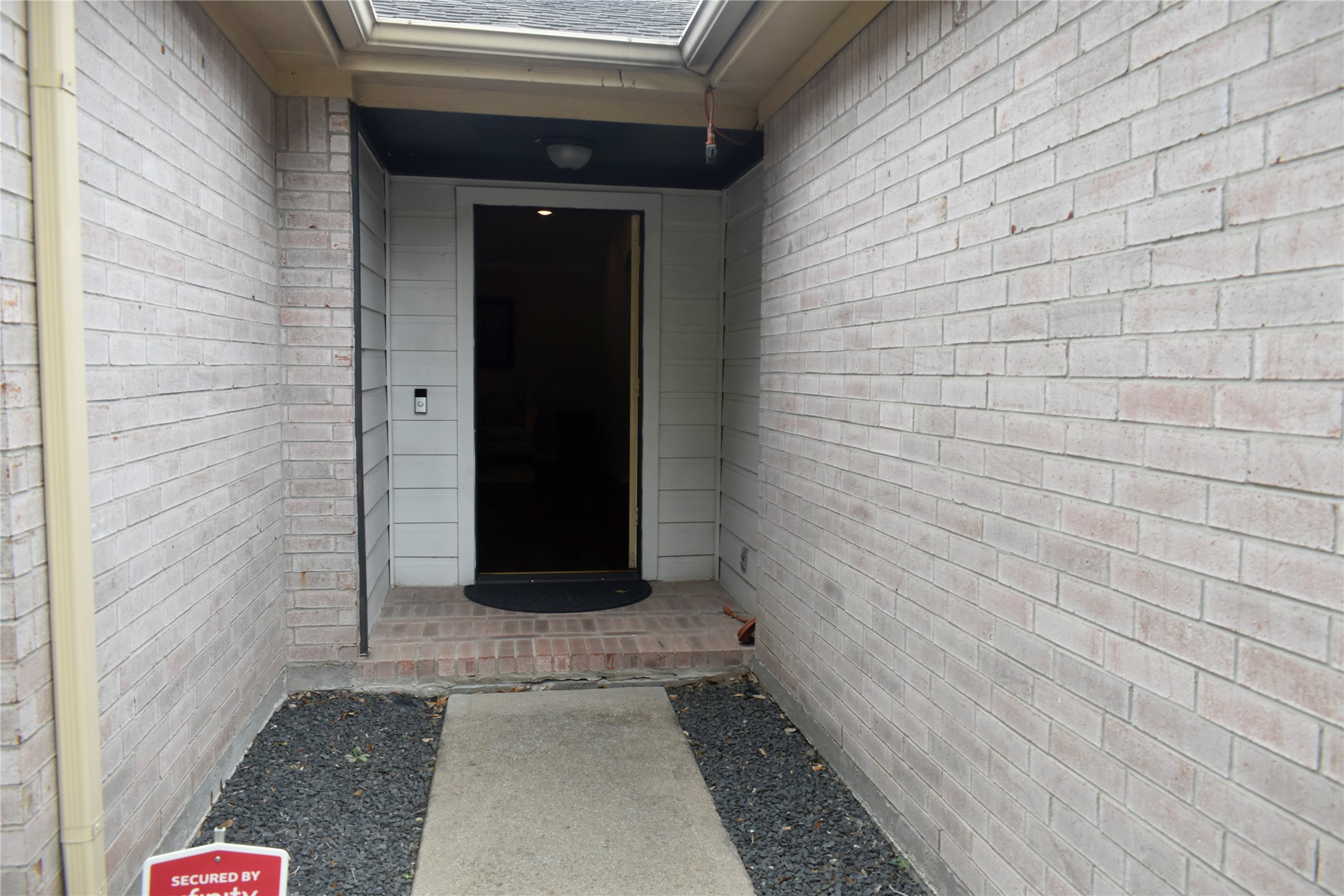 10519 N Newpark Drive Property Photo 2
