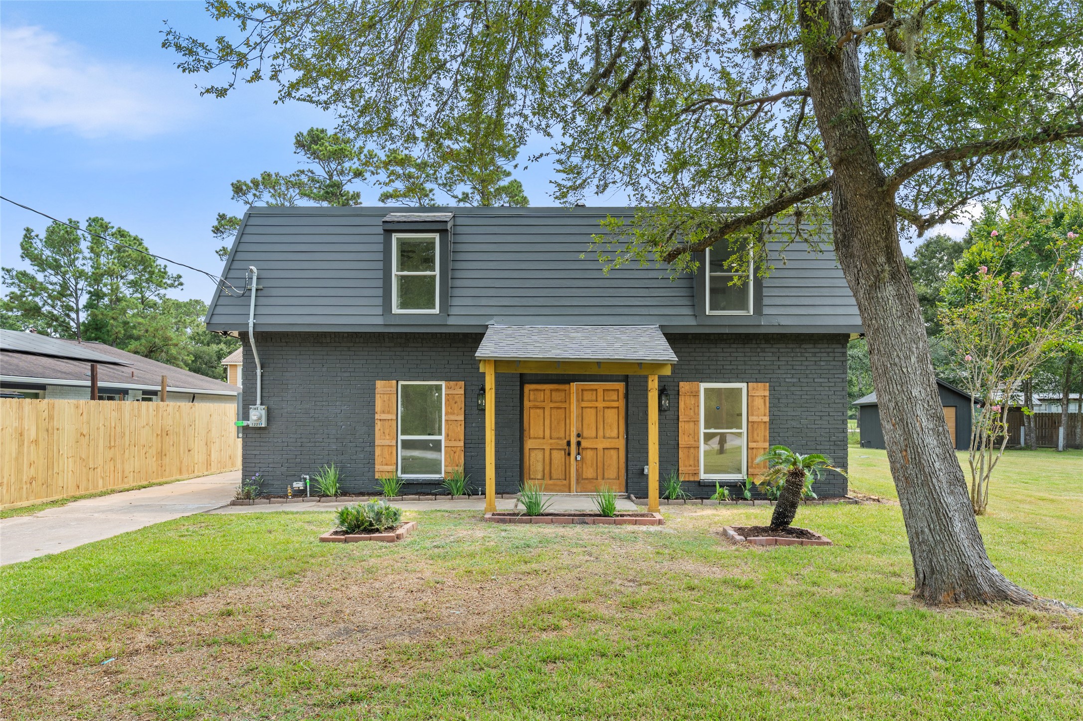 12217 Pine Lane Property Photo 1