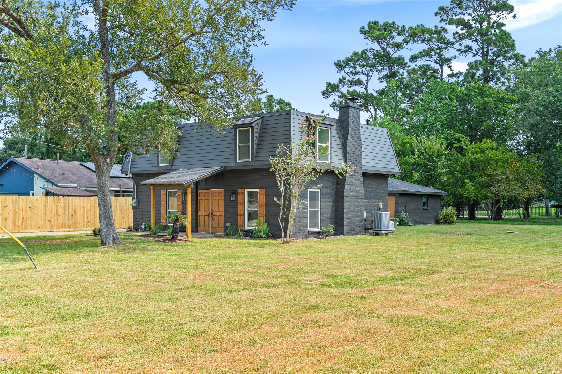 12217 Pine Lane Property Photo 3