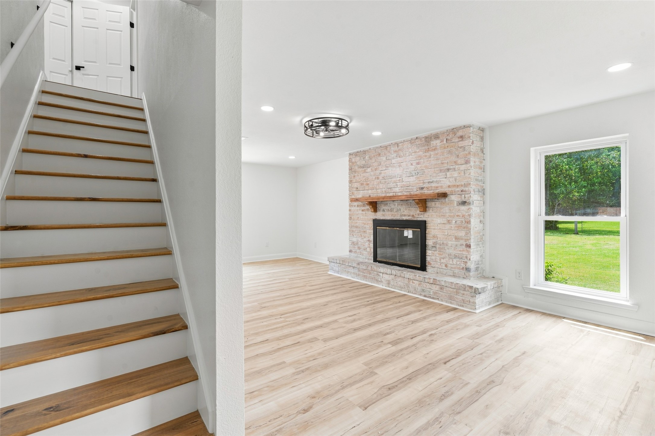 12217 Pine Lane Property Photo 8